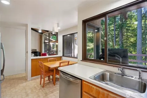 Kitchen - 19419 Grannis Rd, Bothell, WA 98012 photo 4 of 6