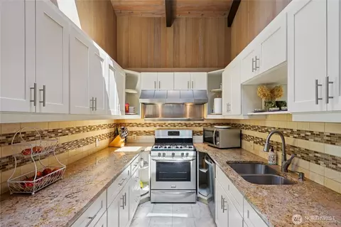 Kitchen - 19419 Grannis Rd, Bothell, WA 98012 photo 1 of 6