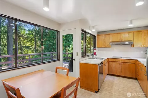 Kitchen - 19419 Grannis Rd, Bothell, WA 98012 photo 3 of 6