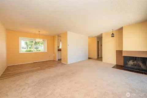 Living - 823 N Bakehouse Ct, Sequim, WA 98382 photo 4 of 4