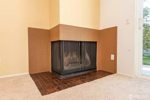 Living - 823 N Bakehouse Ct, Sequim, WA 98382 photo 3 of 4