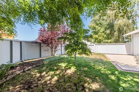Exterior - 823 N Bakehouse Ct, Sequim, WA 98382 photo 10 of 13