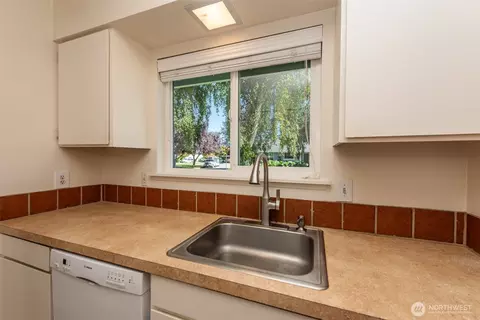 Kitchen - 823 N Bakehouse Ct, Sequim, WA 98382 photo 3 of 4