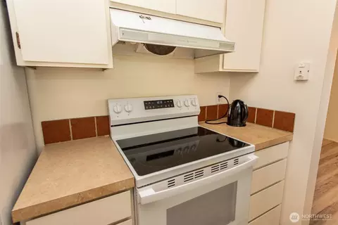 Kitchen - 823 N Bakehouse Ct, Sequim, WA 98382 photo 4 of 4