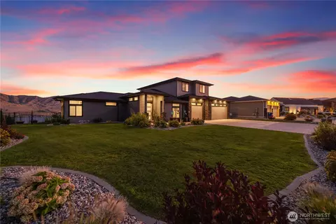 112 Sky Harbor Dr, Chelan, WA 98816