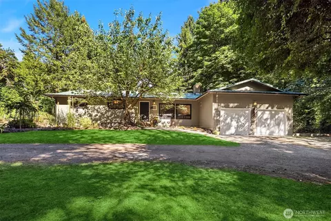 10780 Hyla Ave NE, Bainbridge Island, WA 98110