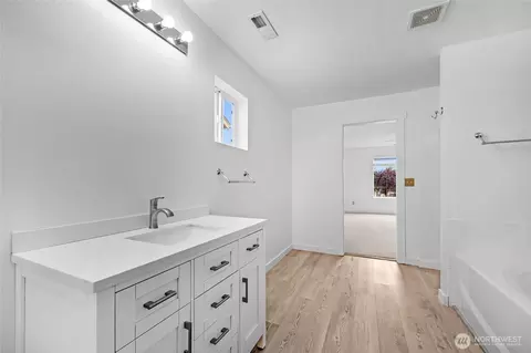 Bath - 3903 154th Pl SE, Bothell, WA 98012 photo 1 of 3