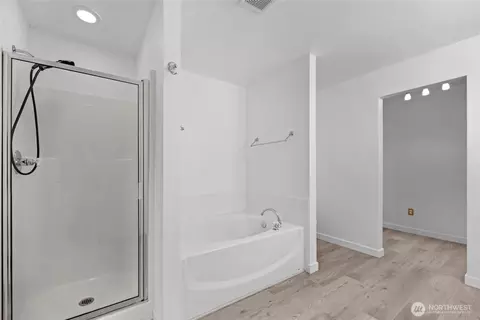 Bath - 3903 154th Pl SE, Bothell, WA 98012 photo 3 of 3