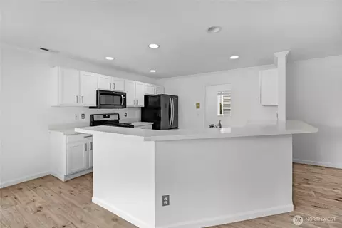 Kitchen - 3903 154th Pl SE, Bothell, WA 98012 photo 2 of 3