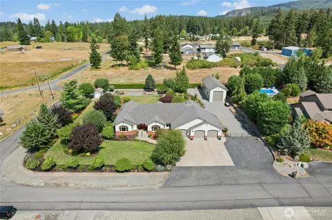 400 Cessna Ct E, Eatonville, WA 98328