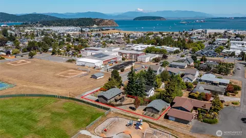 1421 24th St, Anacortes, WA 98221