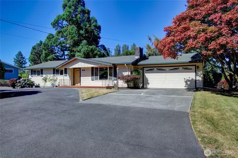 101 Rainbow Dr, Burlington, WA 98233