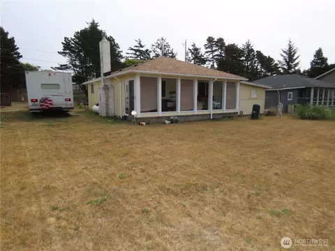 1817 S Hoquiam Ln, Westport, WA 98595