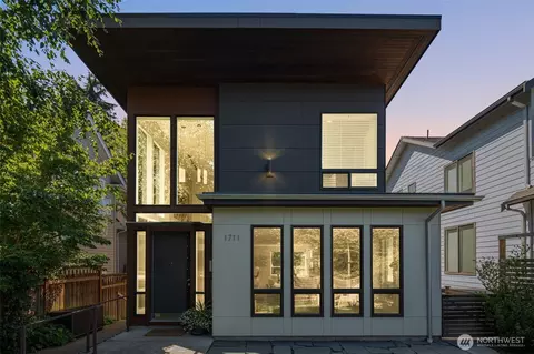 1711 44th Ave SW, Seattle, WA 98116