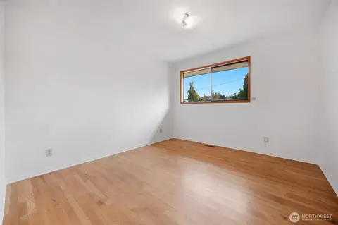 Bedroom - 611 3rd Ave N, Edmonds, WA 98020 photo 2 of 4