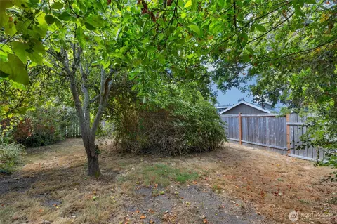 Exterior - 611 3rd Ave N, Edmonds, WA 98020 photo 4 of 5