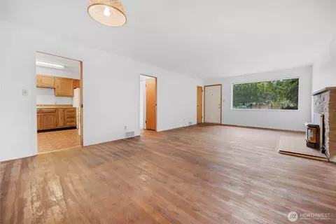 Living - 611 3rd Ave N, Edmonds, WA 98020 photo 6 of 6