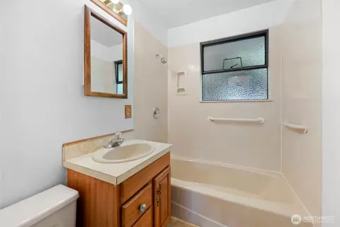 Bath - 611 3rd Ave N, Edmonds, WA 98020 photo 1 of 1