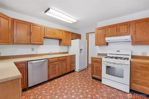 Kitchen - 611 3rd Ave N, Edmonds, WA 98020 photo 2 of 3