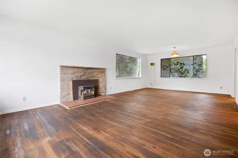 Living - 611 3rd Ave N, Edmonds, WA 98020 photo 4 of 6