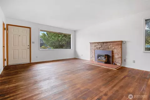 Living - 611 3rd Ave N, Edmonds, WA 98020 photo 2 of 6