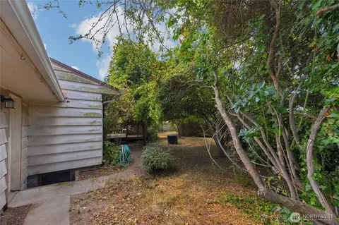 Exterior - 611 3rd Ave N, Edmonds, WA 98020 photo 5 of 5