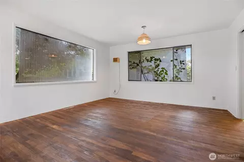 Living - 611 3rd Ave N, Edmonds, WA 98020 photo 5 of 6