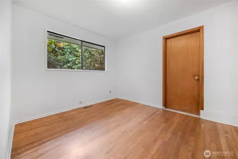 Bedroom - 611 3rd Ave N, Edmonds, WA 98020 photo 4 of 4