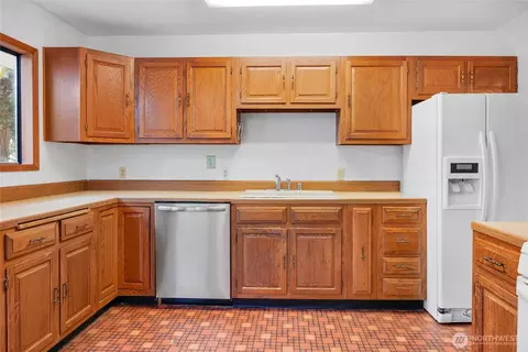 Kitchen - 611 3rd Ave N, Edmonds, WA 98020 photo 1 of 3
