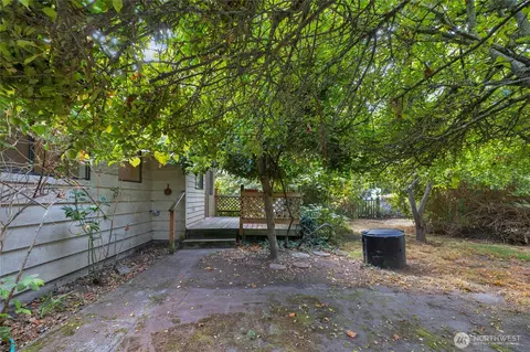 Exterior - 611 3rd Ave N, Edmonds, WA 98020 photo 3 of 5