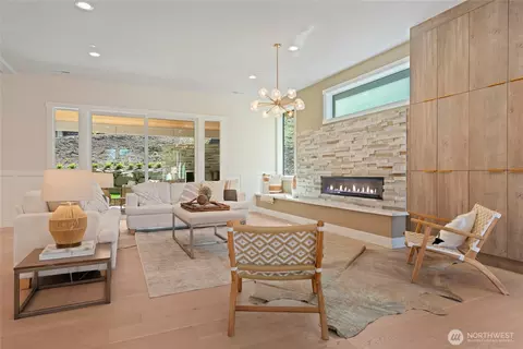 955 103rd Ave SE, Bellevue, WA 98004