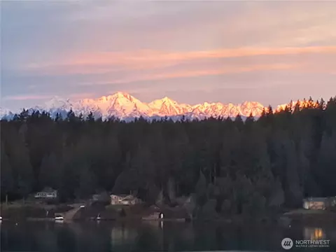 742 E Promontory Rd, Shelton, WA 98584