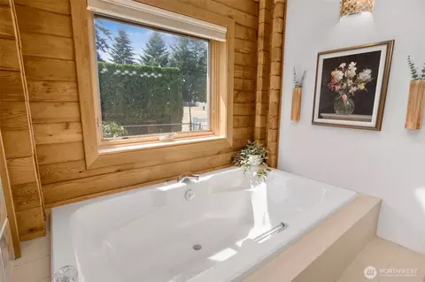 Bath - 22919 SE 438th St, Enumclaw, WA 98022 photo 3 of 4