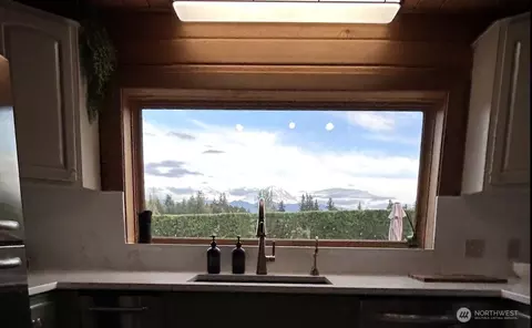 Kitchen - 22919 SE 438th St, Enumclaw, WA 98022 photo 3 of 4