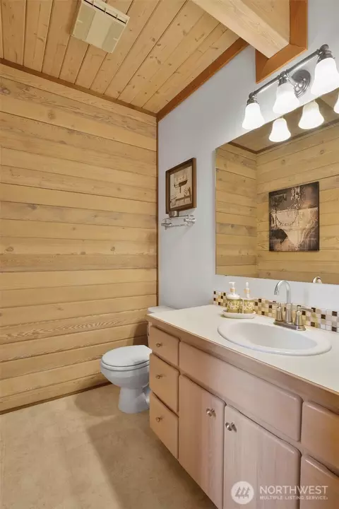 Bath - 22919 SE 438th St, Enumclaw, WA 98022 photo 1 of 4