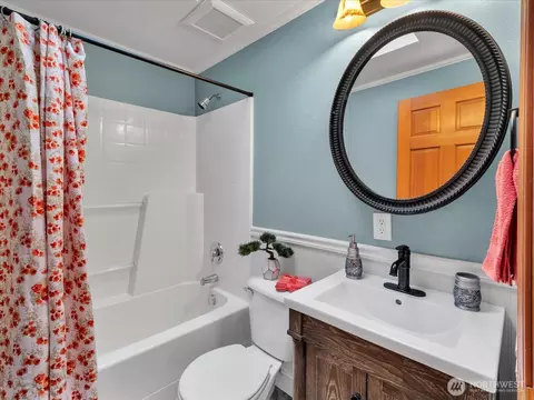 Bath - 17503 24th Ave SE, Bothell, WA 98012 photo 2 of 3