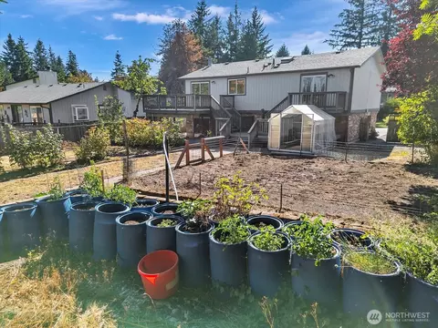 Exterior - 17503 24th Ave SE, Bothell, WA 98012 photo 6 of 11