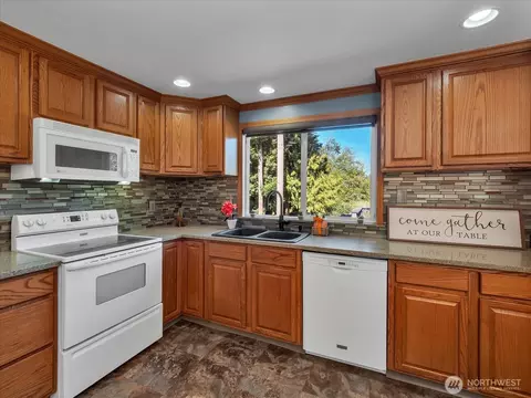 Kitchen - 17503 24th Ave SE, Bothell, WA 98012 photo 1 of 2