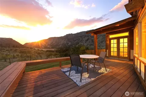 52 Long Dr, Pateros, WA 98846