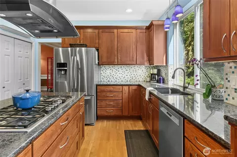 Kitchen - 19033 29th Ave SE, Bothell, WA 98012 photo 2 of 4