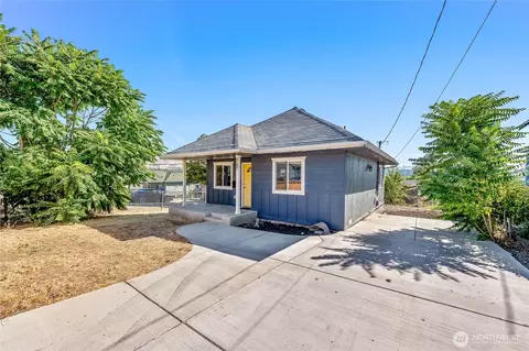 747 S Chelan Ave, Wenatchee, WA 98801