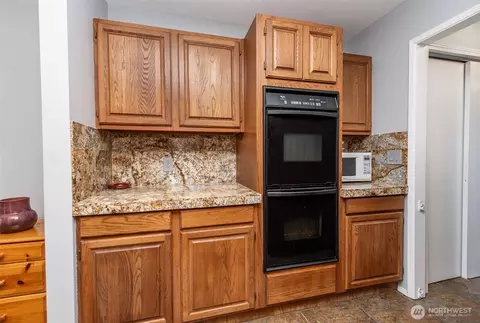 Kitchen - 33 Pebble Way, Sequim, WA 98382 photo 4 of 4