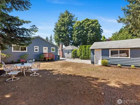 Exterior - 10126 NE 186th St, Bothell, WA 98011 photo 13 of 18