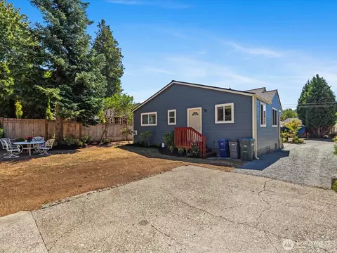Exterior - 10126 NE 186th St, Bothell, WA 98011 photo 10 of 18