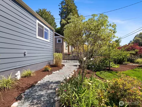 Exterior - 10126 NE 186th St, Bothell, WA 98011 photo 6 of 18