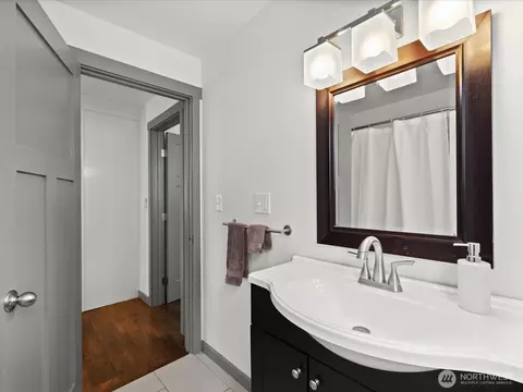 Bath - 10126 NE 186th St, Bothell, WA 98011 photo 4 of 4