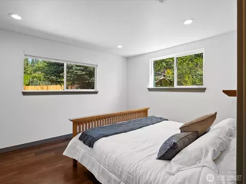 Bedroom - 10126 NE 186th St, Bothell, WA 98011 photo 1 of 4