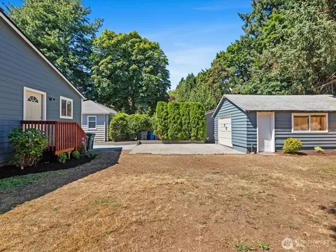 Exterior - 10126 NE 186th St, Bothell, WA 98011 photo 12 of 18