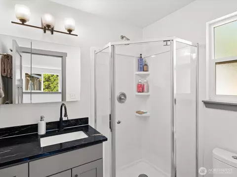 Bath - 10126 NE 186th St, Bothell, WA 98011 photo 2 of 4