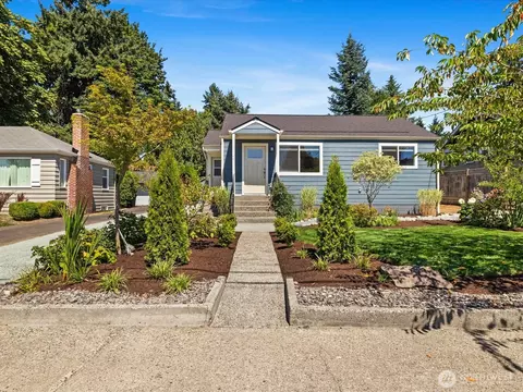 Exterior - 10126 NE 186th St, Bothell, WA 98011 photo 3 of 18